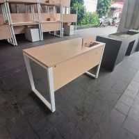 Bàn Làm Việc Chân Sắt BLVCS08.jpg