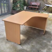 Bàn Làm Việc Gỗ BLVG16.jpg