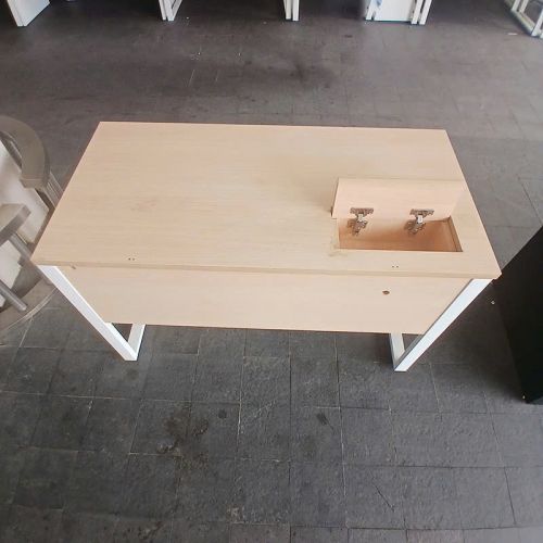 Bàn Làm Việc Chân Sắt BLVCS08.jpg