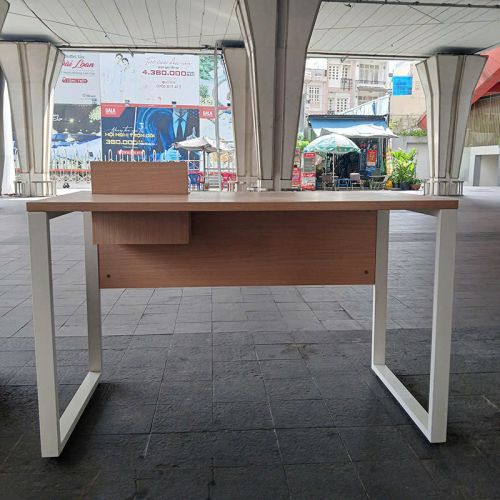 Bàn Làm Việc Chân Sắt BLVCS08.jpg