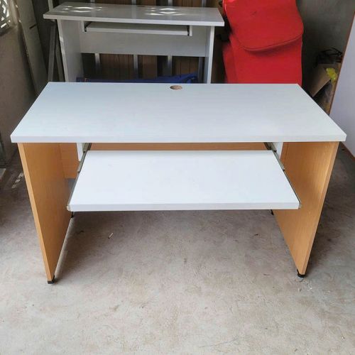 Bàn Làm Việc Gỗ BLVG15.jpg